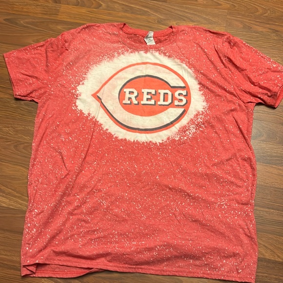 Gildan Tops - Bleached T-shirt - Reds